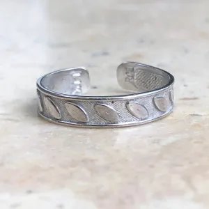 14KT White Gold Leaf Patterned Band Toe Ring