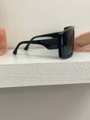 “Hollywood Frames”