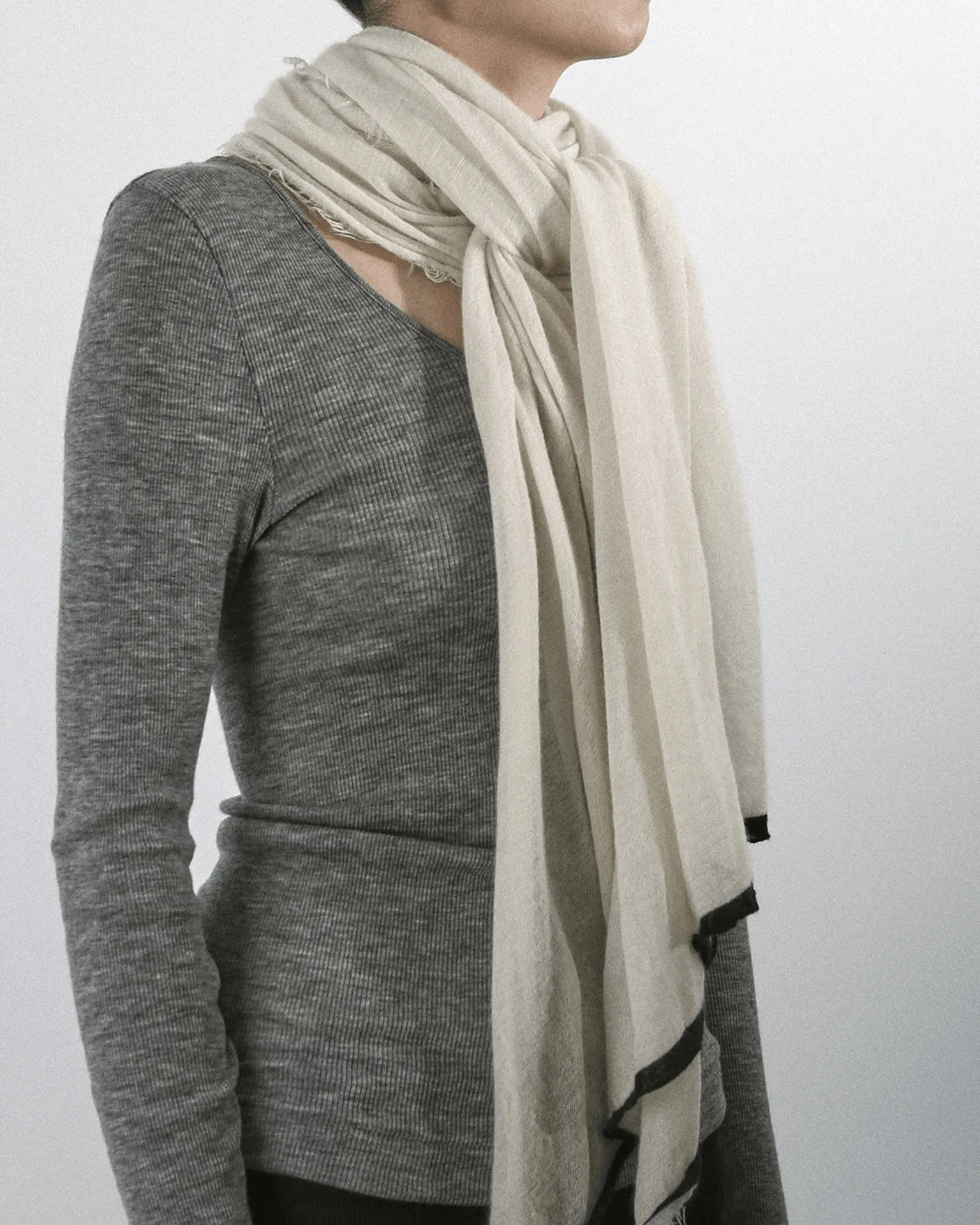 Rosa Cashmere Scarf in Milk X Black